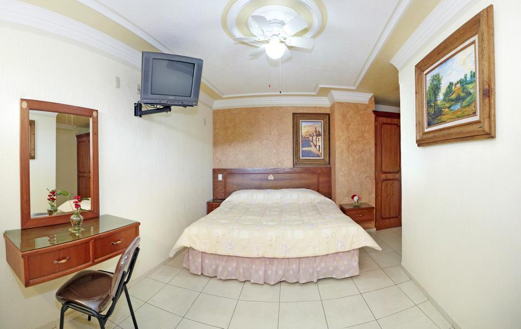 Hotel Rincon Tarasco มอเรเลีย ภายนอก รูปภาพ
